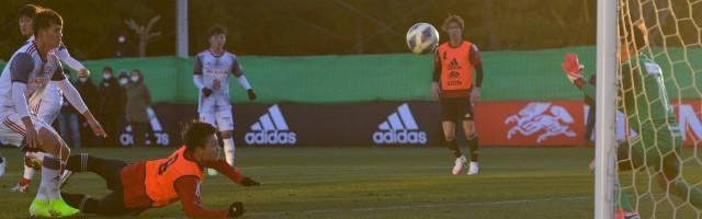 麻将胡了2-日本队练习赛7比0横扫大学生队 98年新星帽子戏法