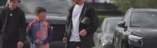 长成大小伙了！梅西带三个儿子去训练，13岁蒂亚戈和梅西差不多高